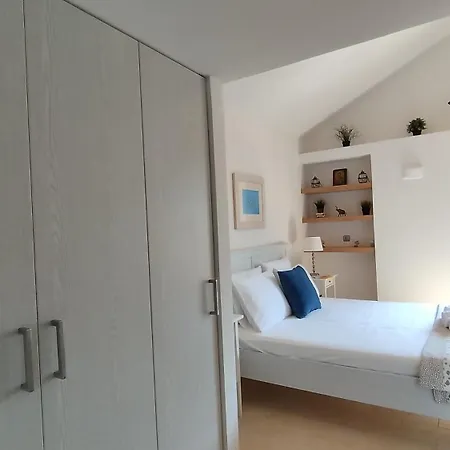 Guest house Lovers' Nest *