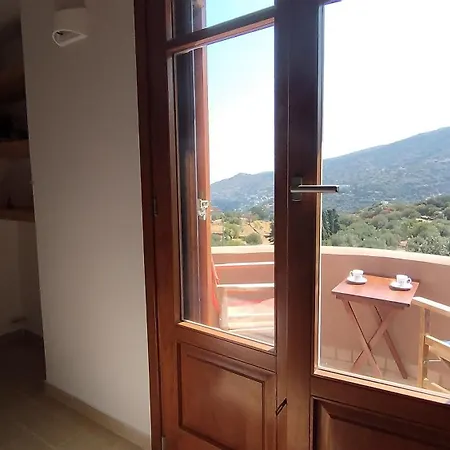 Guest house Lovers' Nest *